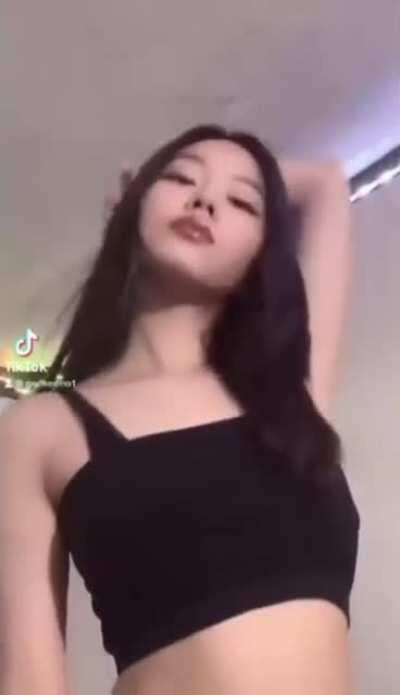 What’s her name? (ID in the vid doesn’t return any result) tiktok.com