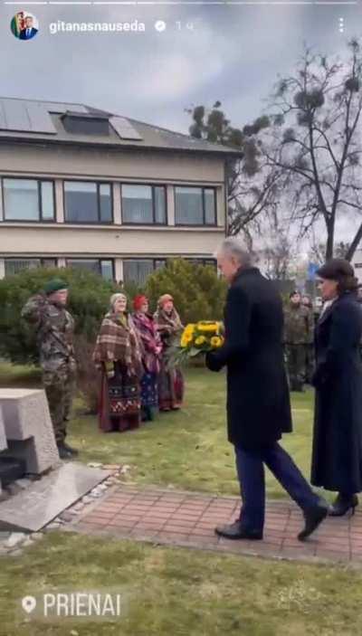 Lithuania's fascist president once again laid flowers to a nazi collaborator shrine in Prienai. This time, it is the 