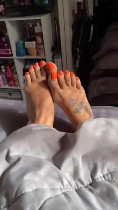 DD sexy toes