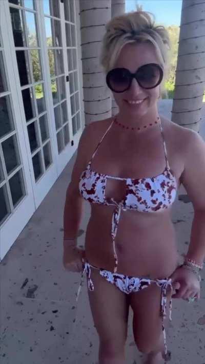 Britney Spears: Bikini 8/4