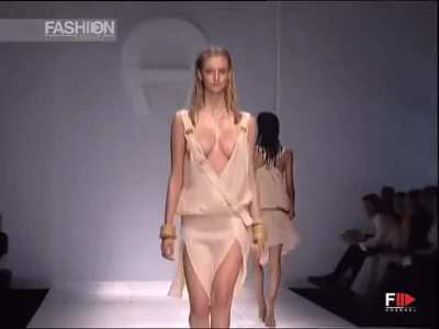 Djosefin Maurer | Aigner Spring-Summer 2004, Milan | [gif]