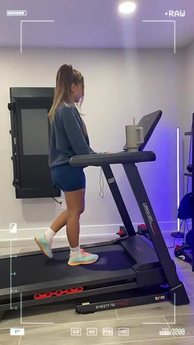 new gym workout.....the pants she is wearing makes it look really thick 