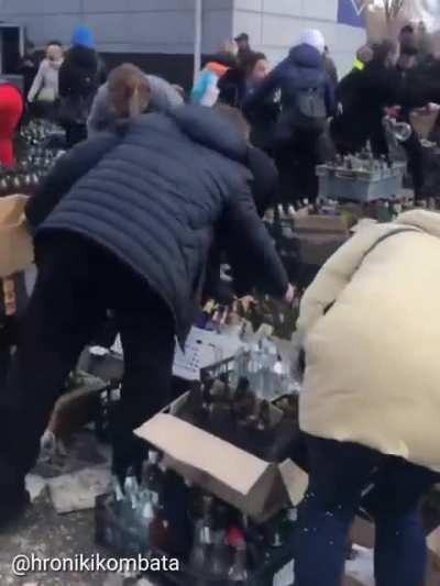 People of Dnipro (Ukraine) preparing Molotov cocktails to protect the city