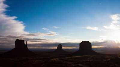 [OC] Sunrise over Monument Valley [8K] [5DSR] [Zeiss 28mm]