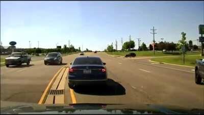 Man jumps into a moving car and saves seizure victim