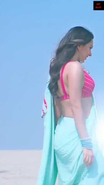 Save this video boys ... let Kiara Advani take care of that morning wood .. or 