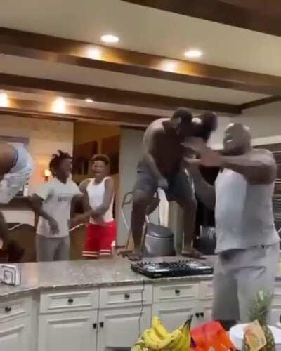 Shaq isolation party dance with his sons