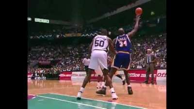 Lakers Shaq destroying defenders