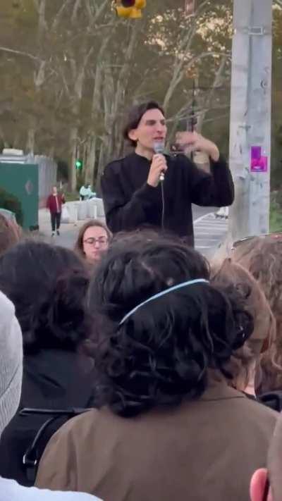 Massive crowd of Jewish New Yorkers assemble to protest Israel's attacks on Gaza, chanting 