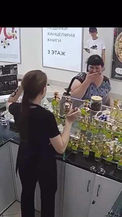 In Saratov, a lady decided to drink perfume right in the store