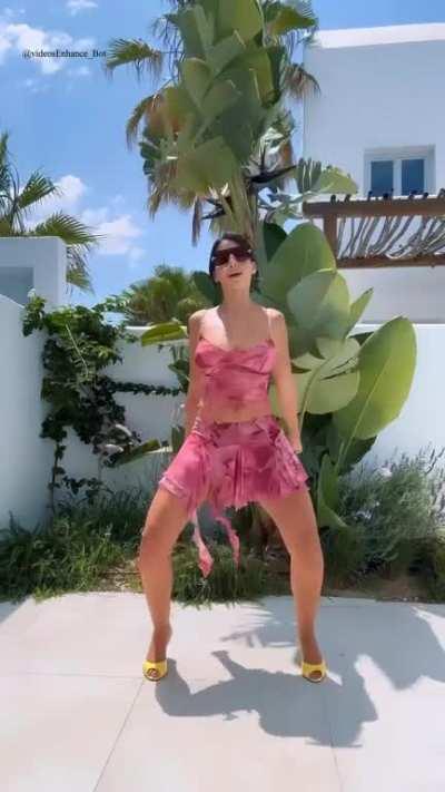 Nora Fatehi crazy dance moves