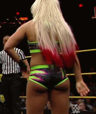 Alexa in green ring gear 💚