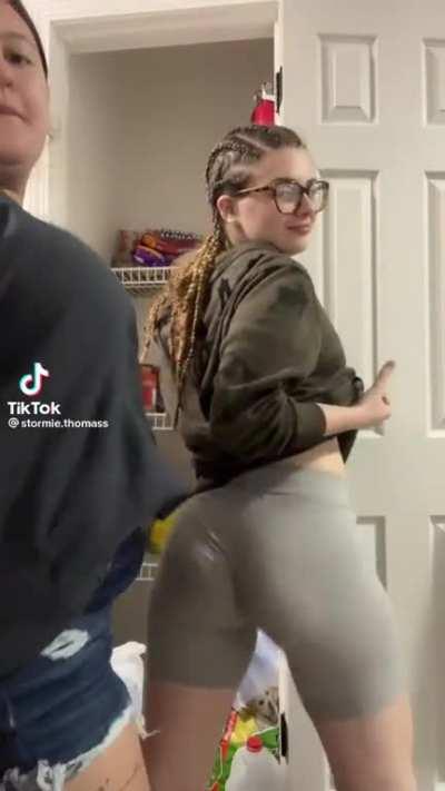 twerkingvideo - Video #7476