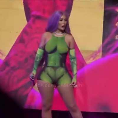 Iggy in Green 💚🍑