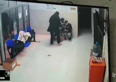 The moment a doctor saved the life of a girl who almost choked to death (Egypt)