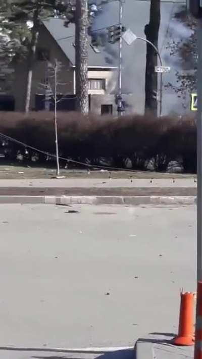 Russia APC telling citizens to remain calm is blown up by Ukrainian soldier with an RPG