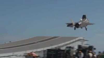 An F-35B taking off from HMS Queen Elizabeth for the first time