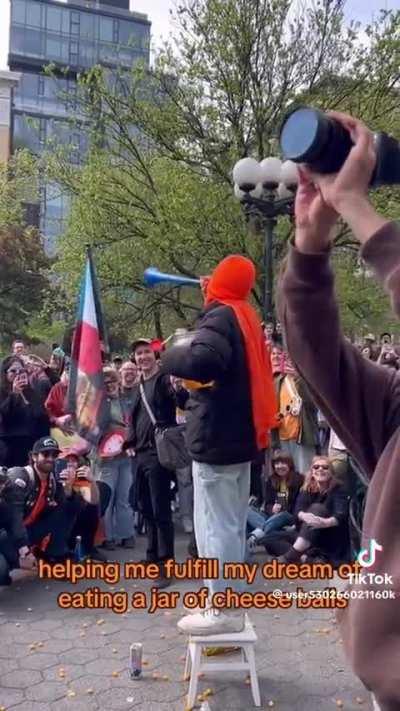 Historic moment in NYC: Man eats an entire jar of cheeseballs 