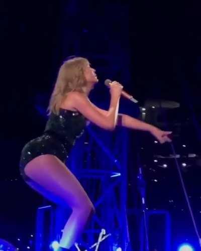 Imagine Taylor Swift using her fat ass on you after one of her concerts..