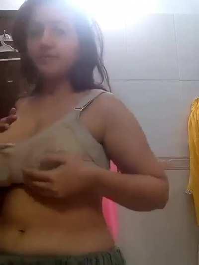 Horny bangla babe showing her amazing figure link in comment