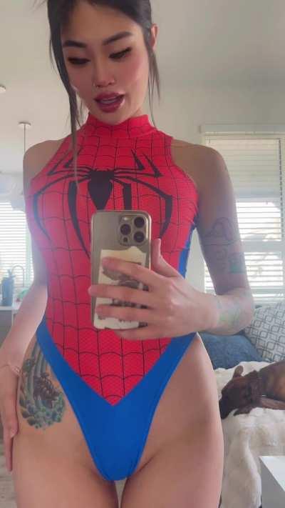 Spider woman telling the color of her pussy