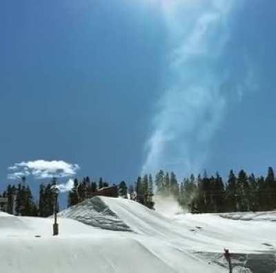 🔥 A phenomenon known as Snow Devil