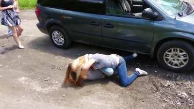 2 White Girls Fighting 