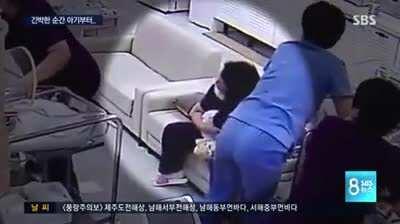 Nurses in South Korea protecting newborn babies during earthquake without hesitation