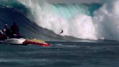 Big Wave Surfing looks quite Extreme (Video)