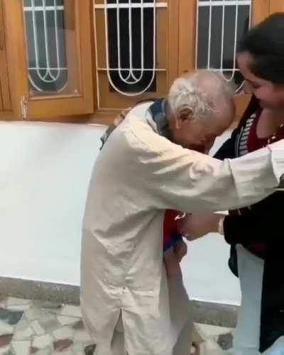 Grandfather's reaction after seeing his grandson! 🥺