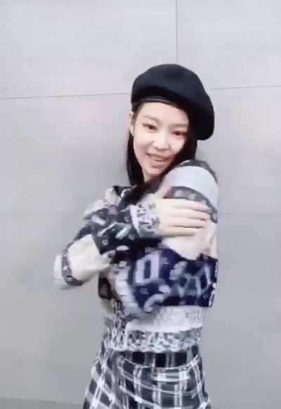 200913 BLACKPINK TikTok Update w/ Jennie