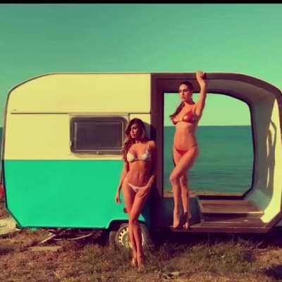 Belen &amp;amp; Cecilia Rodriguez – Me Fui Bikini (2015)