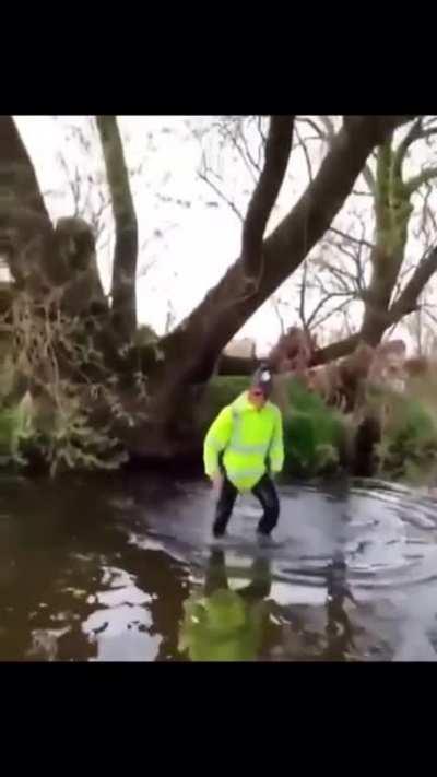 Rare footage of British police apprehending fisherman without licence