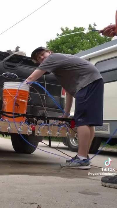 guy turns his vehicle into a printer using water for ink