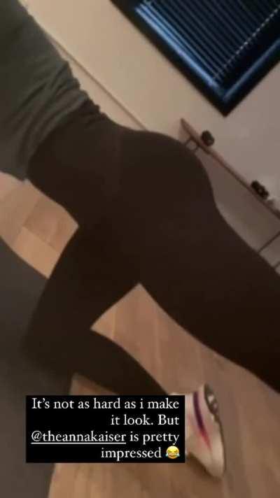 Kelly's booty workout! [December 16, 2021]