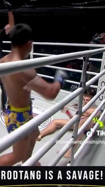 Muay Thai world champion rodtang jitmuangnon is a SAVAGE