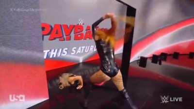 On WWE RAW: Becky Lynch vs Zoey Stark