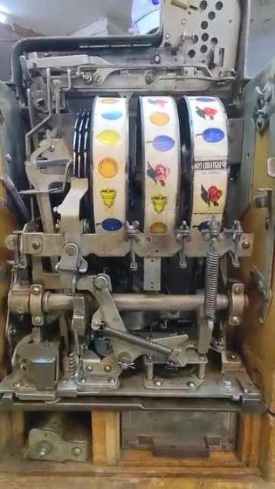 Inside a 1937 Mills slot machine