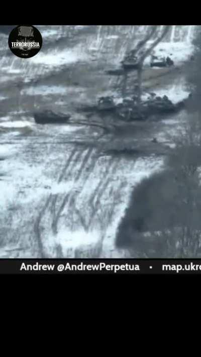 Incredibly unprofessional behaviour of Russian tank and APC drivers in Vuhledar, Donetsk.