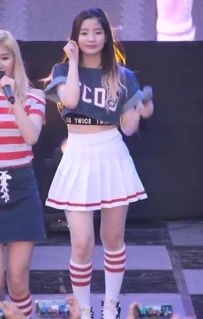 Dahyun dancing to Cheer Up (160525)