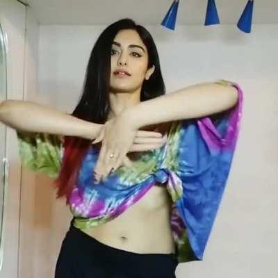 Ada sharma ka under boobs