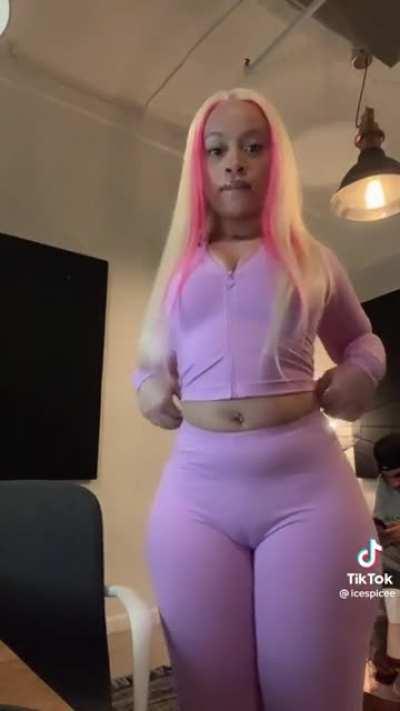 U need to get Ms.Munch on stream she bad af