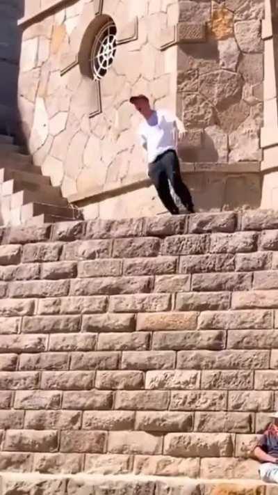 Amazing Parkour Skill, a Nearly Perfect Wall-run