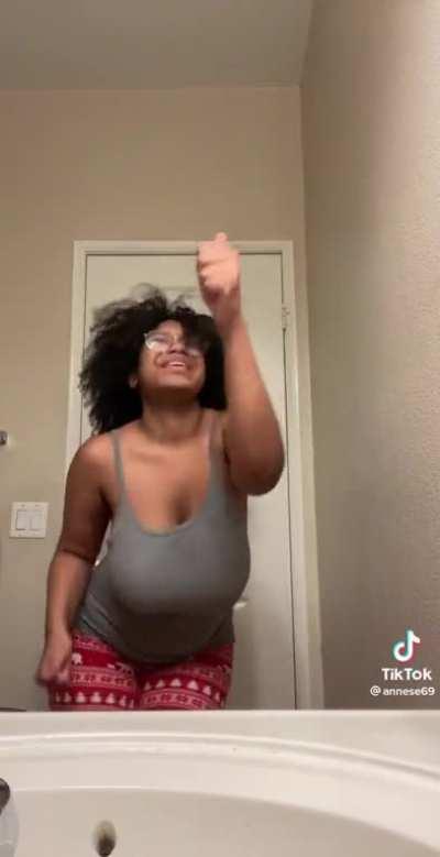 (annese69) Thicc girl dancing