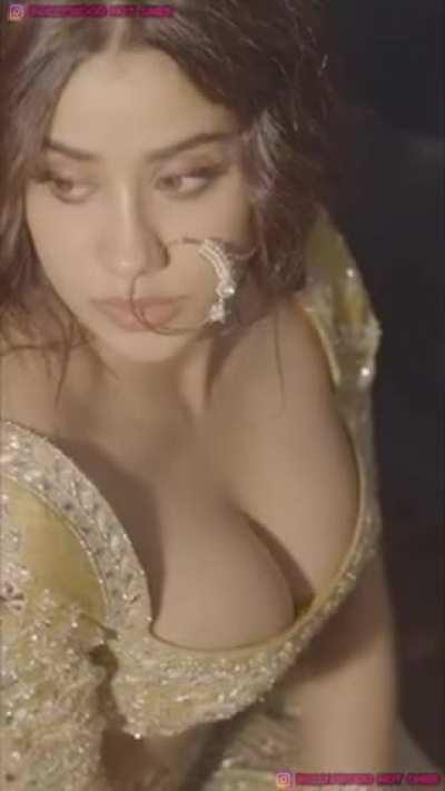 Janhvi Kapoor is such a tease