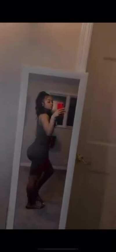 Plump in tight dress🍑🍑