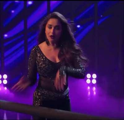 Madhuri Dixit bending to show cleavage in Tu Hai Mera song