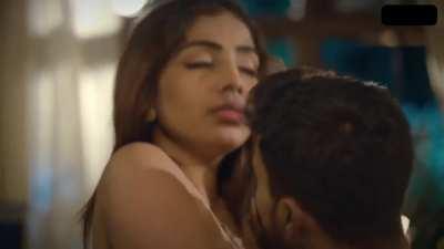 Rajsi Verma , Aayushi Jaiswal HOT Boobs Kissing Sex Scene In Palang Tod Damaad Ji S01 Ep 01 Ullu