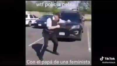 Guatafak? Policía peleando con una feminista inteligente 😳😳