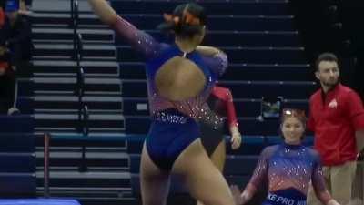 Illinois gymnast Mia Takekawa 🇯🇵 🇺🇸 🤸‍♀️